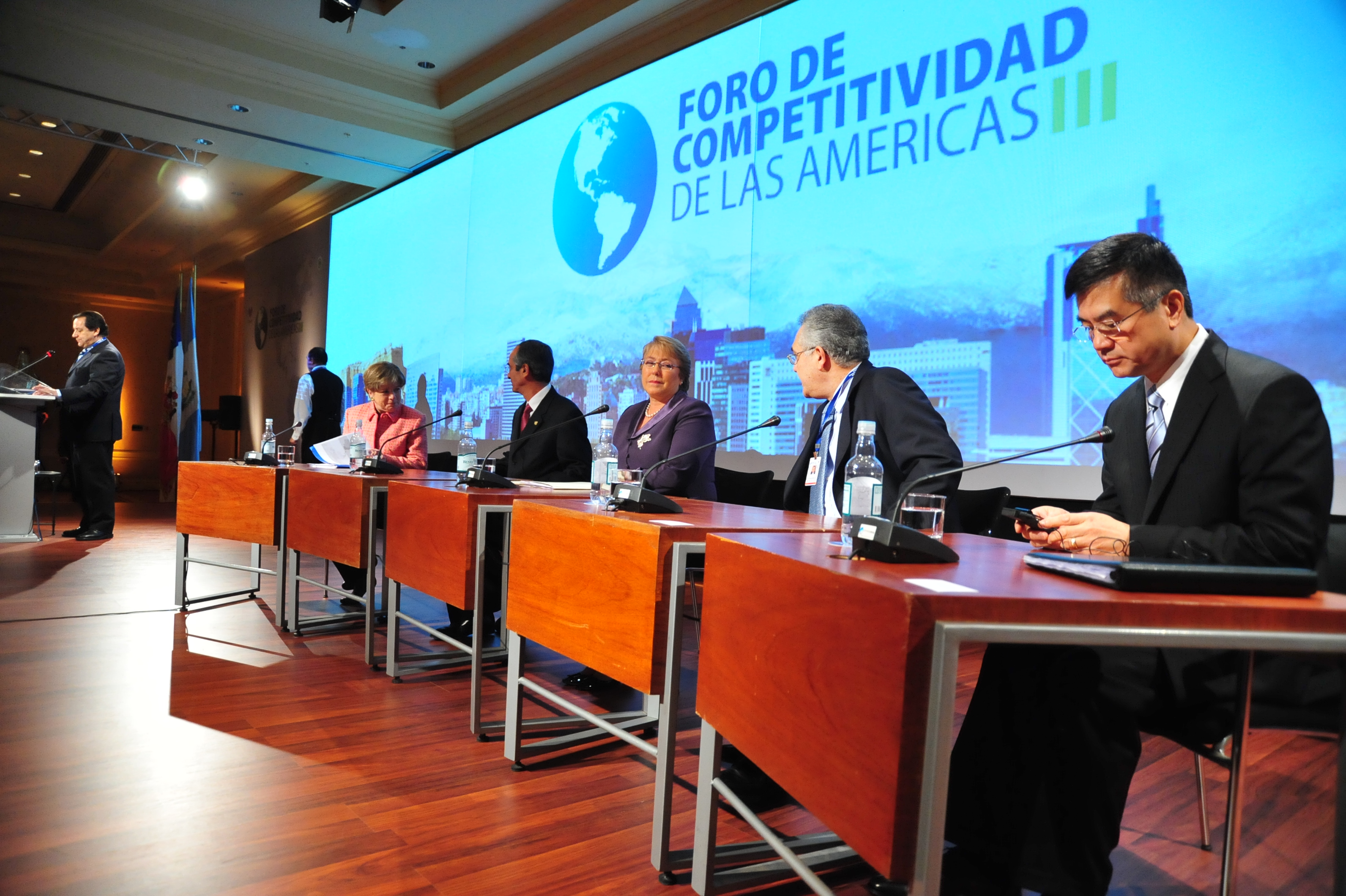 Opening Plenary Session with Alicia Barcena, Executive Secretary of the Economy Commission for Latin America and the Caribbean (ELLAC); Alvaro Colom, President of Guatemala; Michelle Bachelet, President of Chile; Hugo Lavados, Chilean Minister of Economy; and Gary Locke, U.S. Secretary of Commerce.